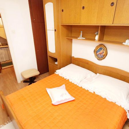 Apartments By The Sea Pucisca, Brac - 770 Bilik gambar